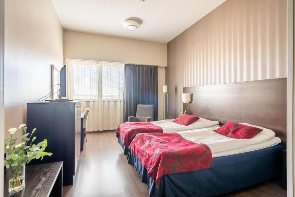 Отель Raahen Hovi 4*
